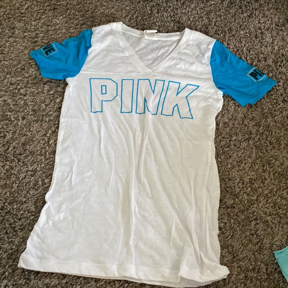 SOLD NWOT vspink v neck